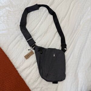Wander+ Grey crossbody bag/fanny pack